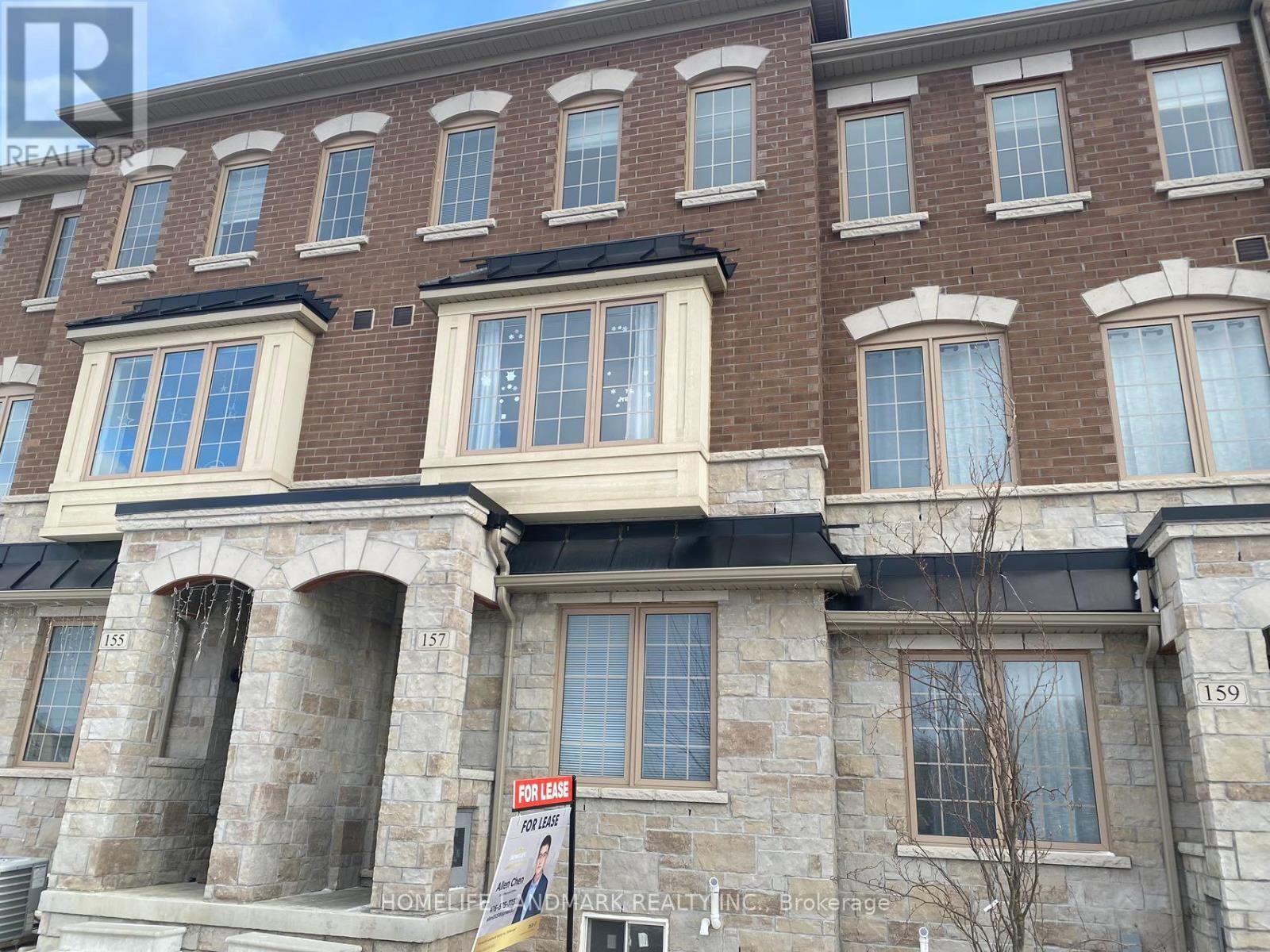 Property Photo:  157 Rustle Woods Avenue  ON L6B 1P8 
