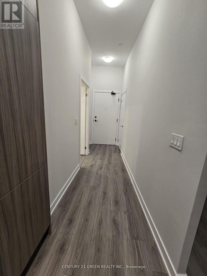 Property Photo:  430 Square One Drive 422  ON L5B 3Y1 