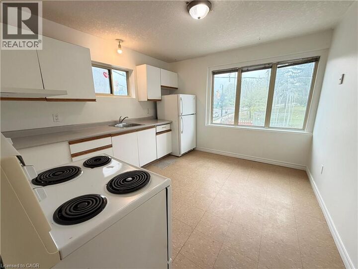 Property Photo:  124 King Street North 5B  ON N2J 2X8 