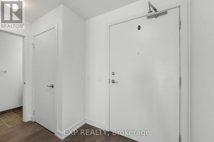 Property Photo:  555 William Graham Drive 115  ON L4G 7C4 