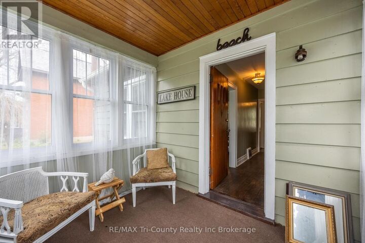 Property Photo:  33 Wellington Street  ON N0J 1T0 