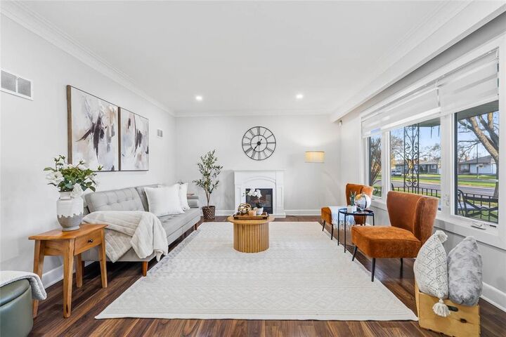 Property Photo:  851 Inkster Boulevard  MB R2X 1N6 