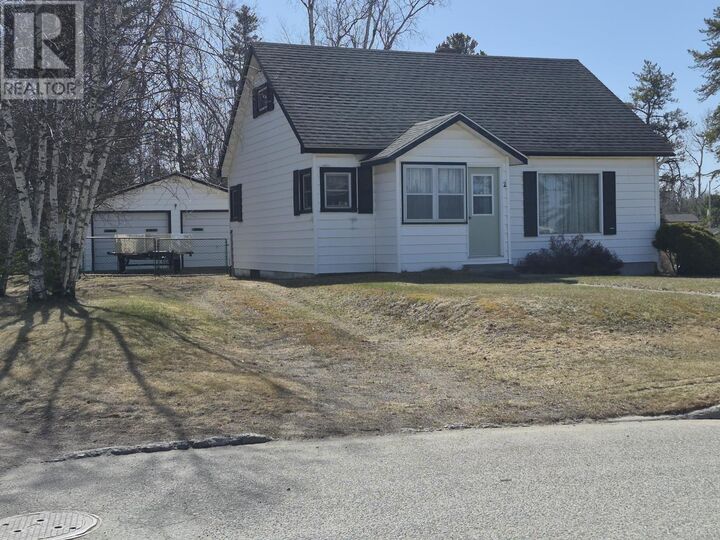 2 Laurier Ave — photo 1