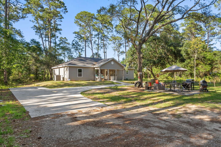 Property Photo:  130 Emmons Lane  FL 32506 