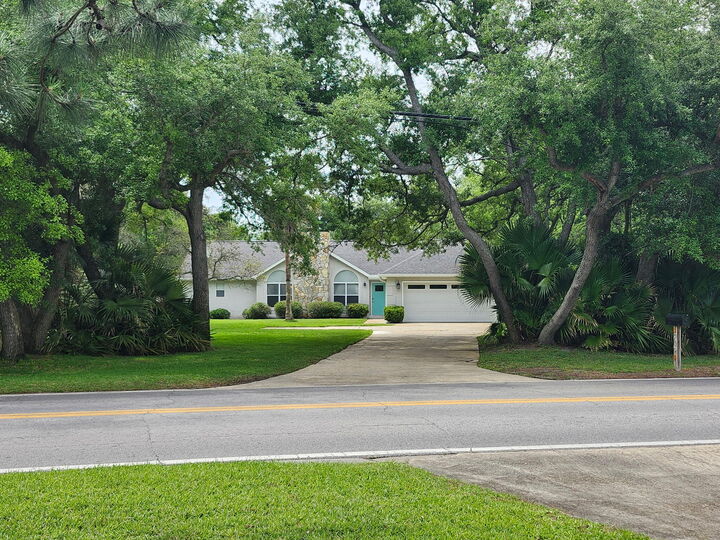Property Photo: 709 Main Street FL 32541