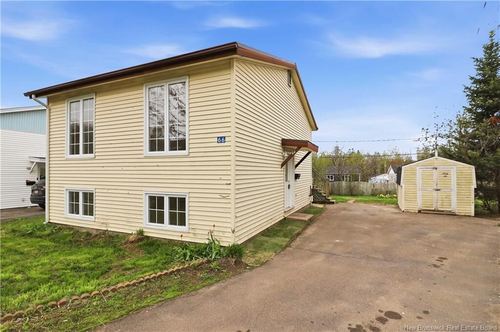 Property Photo:  66 Braeburn Crescent  NB E1E 2L6 