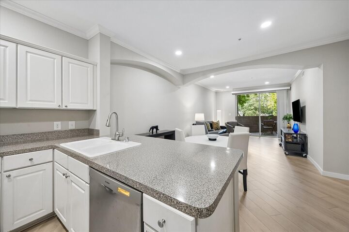 Property Photo: 2100 Welch Street C121 TX 77019