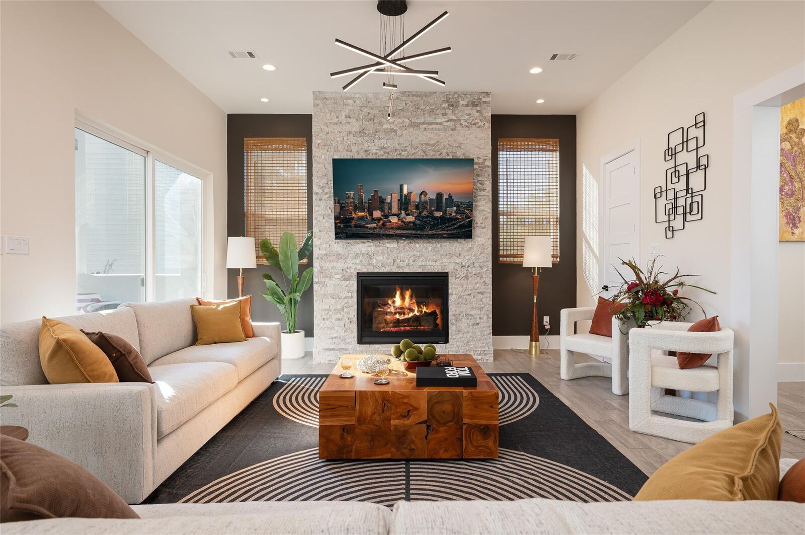 Property Photo: 913 Thompson Street TX 77007