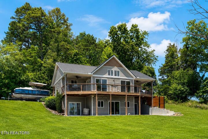 Property Photo: 408 Ernie Roberts Rd TN 37861