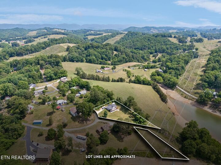 Property Photo:  408 Ernie Roberts Rd  TN 37861 