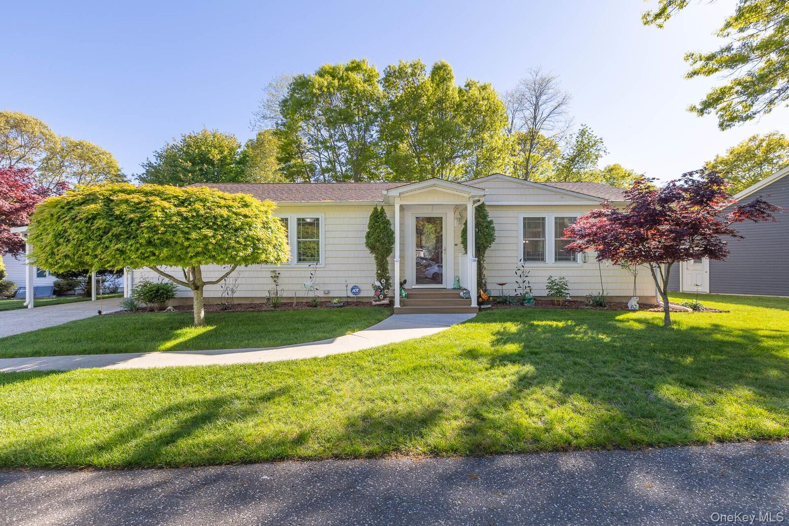 Property Photo: 1407 Middle Road 83 NY 11933