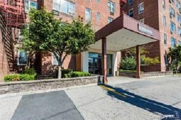Property Photo: 355 Bronx River Road 6I NY 10704