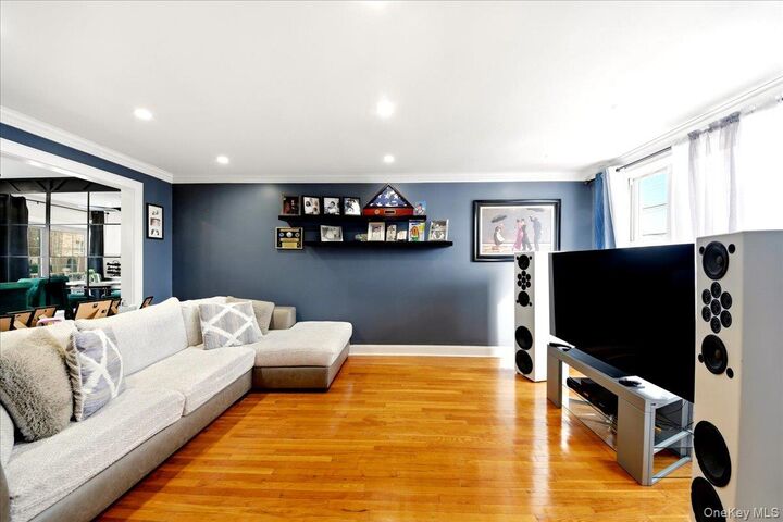 Property Photo:  709 Logan Avenue  NY 10465 