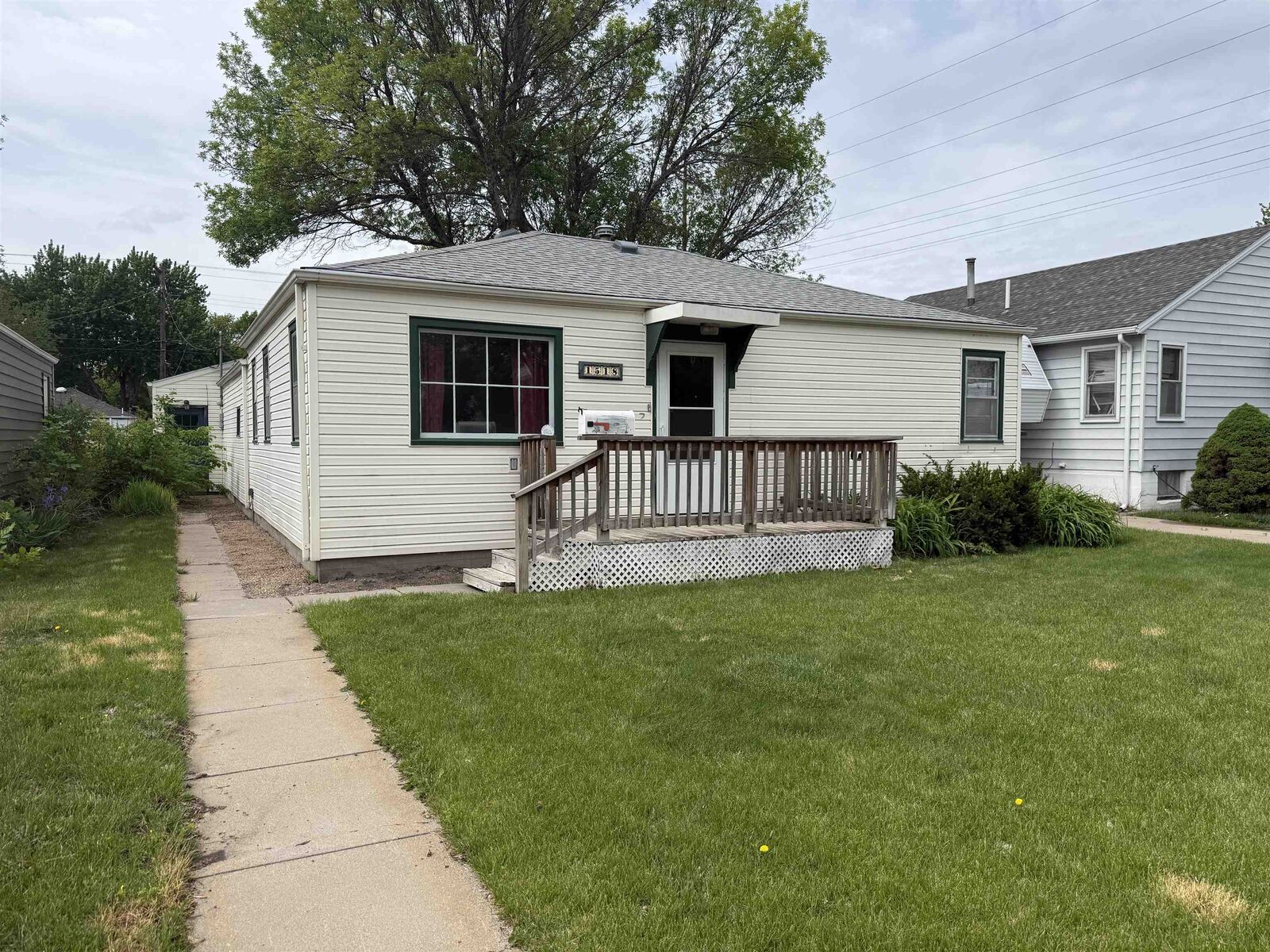 Property Photo:  1518 W 1st  NE 69101 