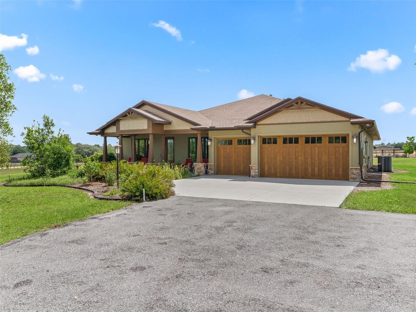 Property Photo: 10725 SE 160th Court Road FL 32179