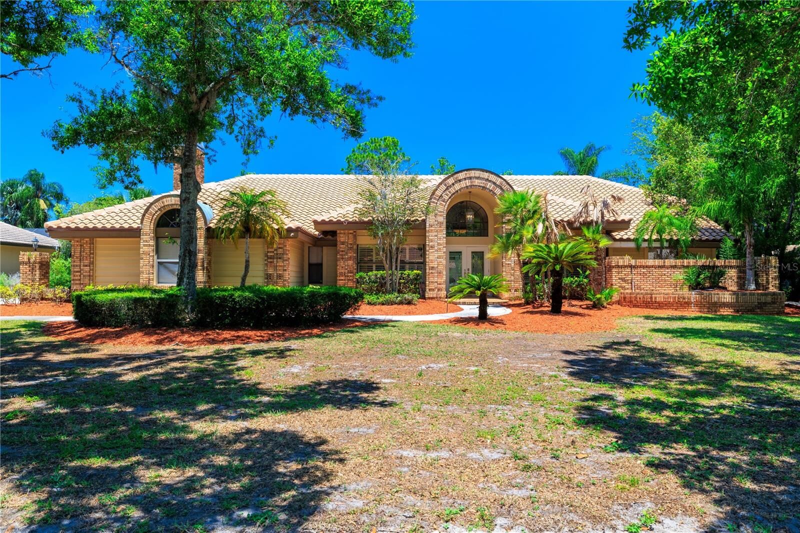 Property Photo:  1611 Hampton Lane  FL 34695 
