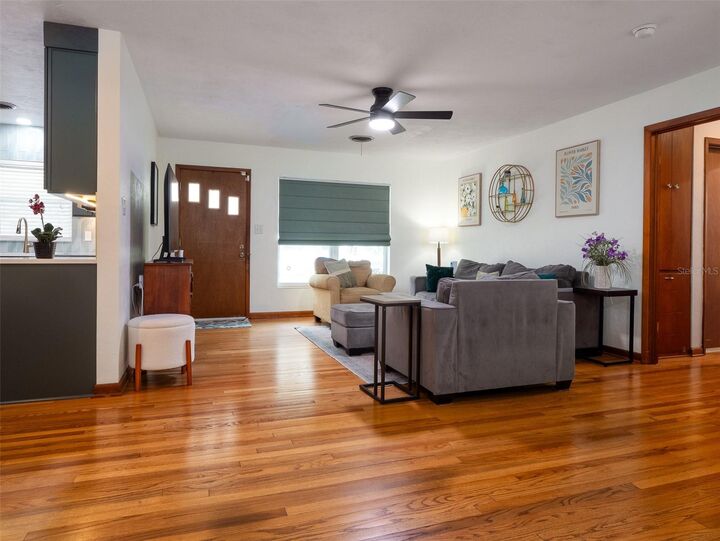 Property Photo: 821 NW 20th Terrace FL 32603