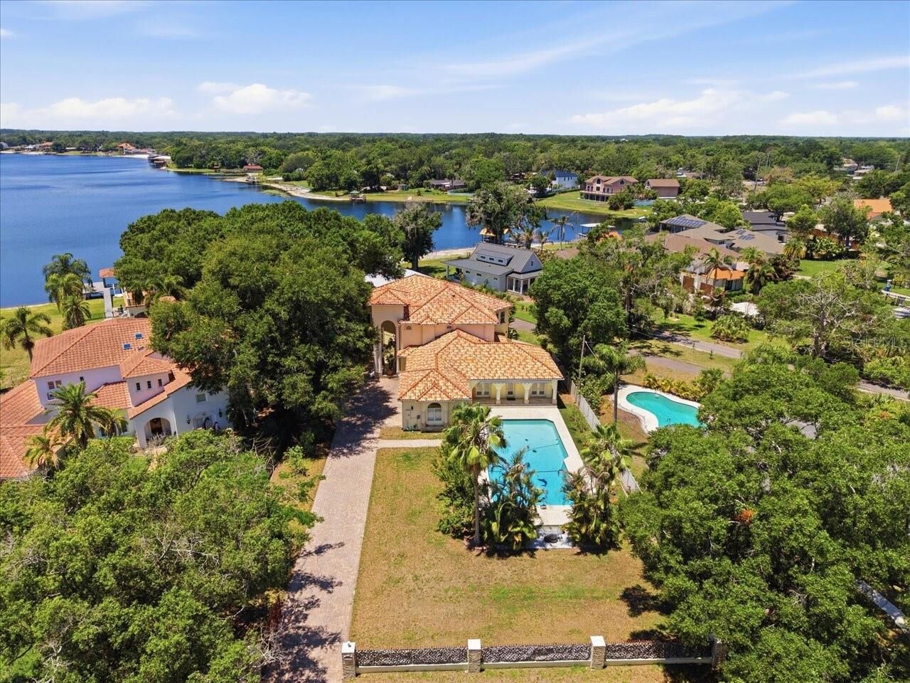 Property Photo:  12006 Waterside Court  FL 33612 