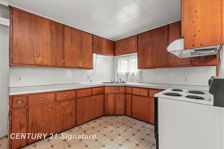 Property Photo: 1005 S Meridian Road MI 48637