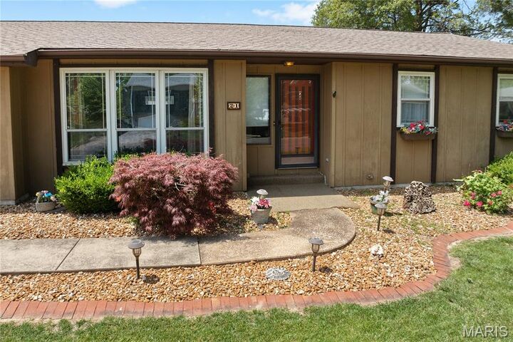 Property Photo:  21 N Saint Johns Drive  IL 62285 