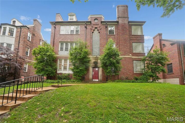 Property Photo:  7539 Oxford Drive 1W  MO 63105 