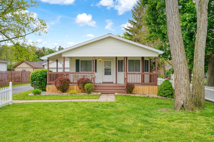 Property Photo:  2105 Carlton Boulevard  MI 49203 