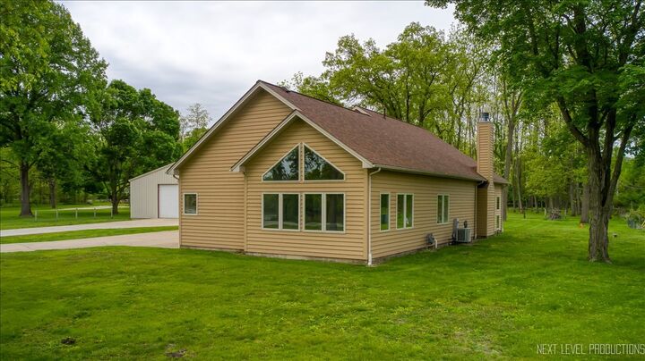 Property Photo:  