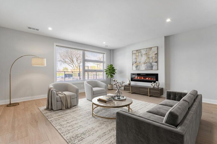 Property Photo:  4817 S Wabash Avenue 2  IL 60653 