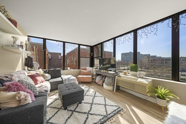 Property Photo:  345 E Eastgate Place 306  IL 60616 
