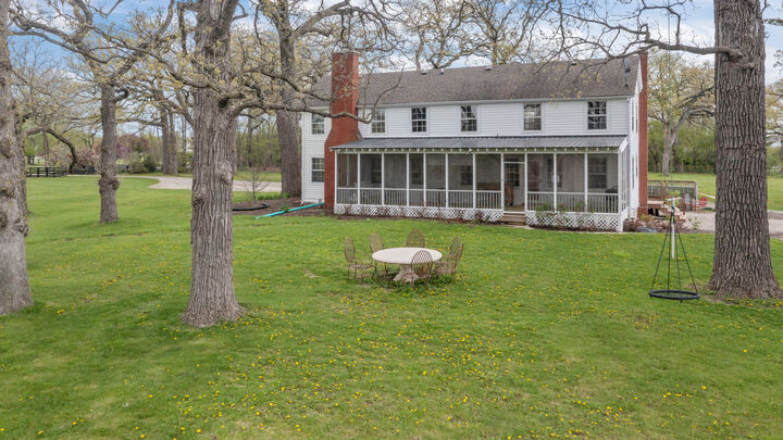 Property Photo:  