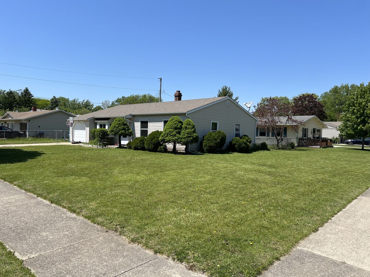 Property Photo:  757 Crestwood Drive  IL 60506 