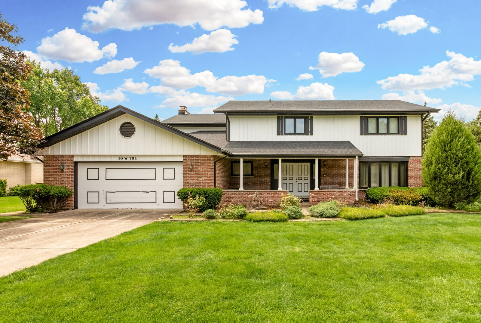 Property Photo:  16W731 89th Place  IL 60527 