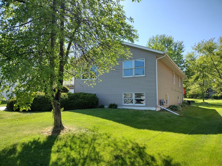 Property Photo:  1127 Candlewick Drive NW  IL 61065 