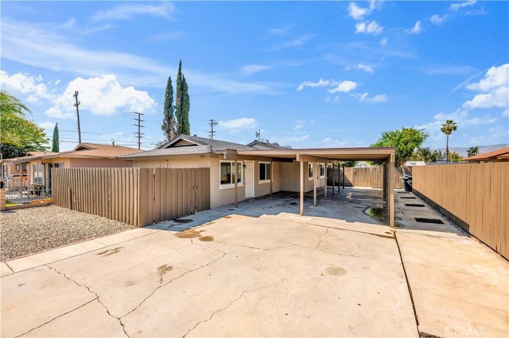 Property Photo:  470 W Kimball  CA 92543 