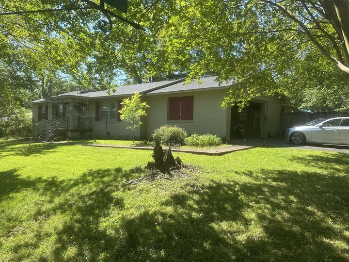 Property Photo: 2004 E 6th St. MS 38834