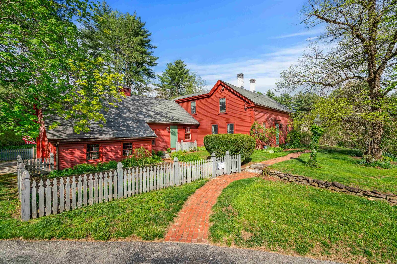Property Photo:  29 Averill Road  NH 03033 