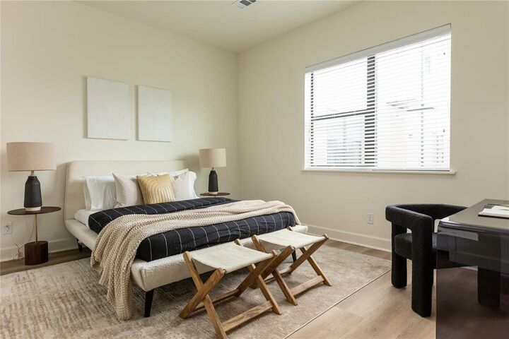 Property Photo: 1901 S Harwood Street 106 TX 75215