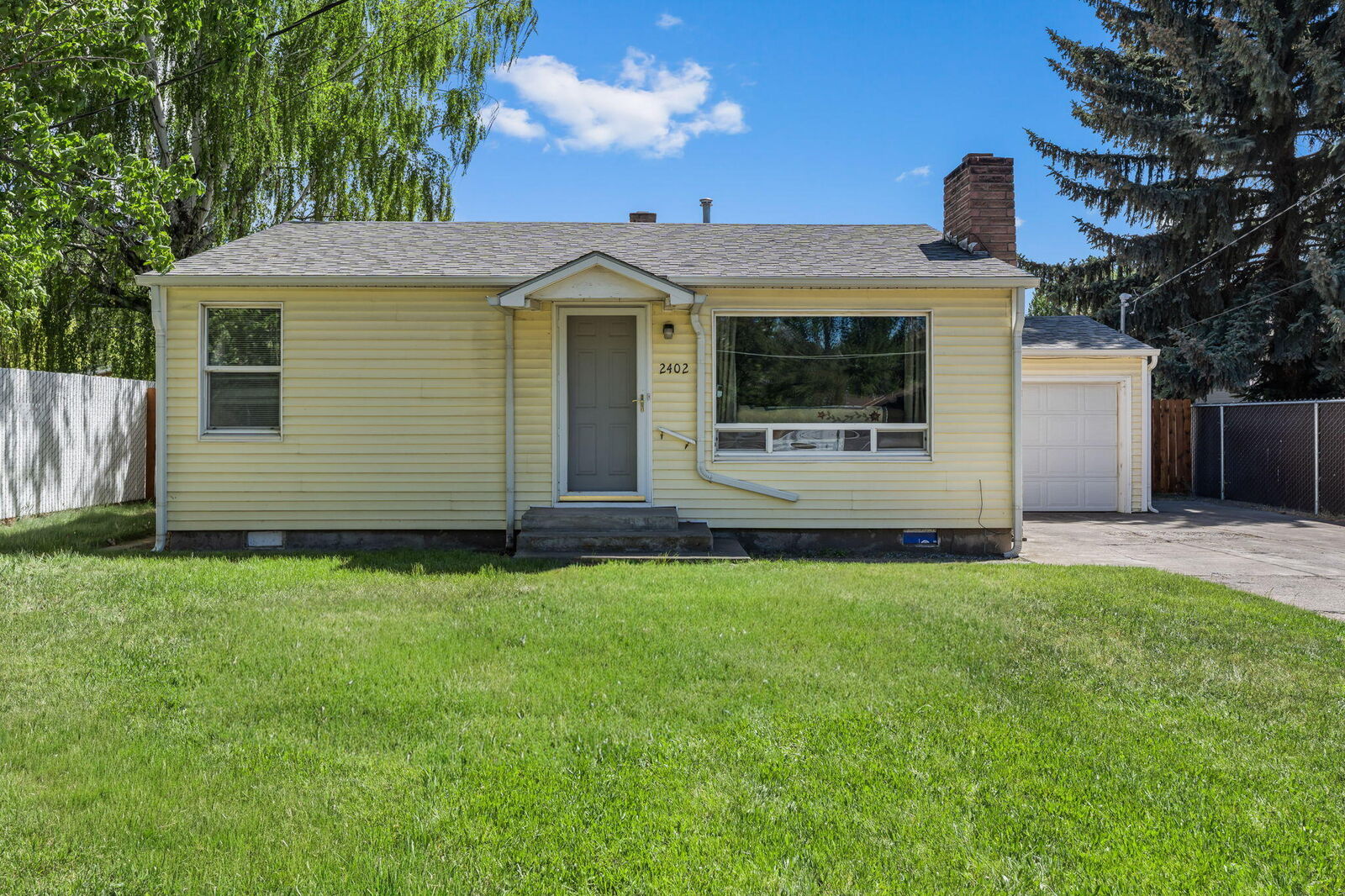 Property Photo: 2402 NE 3rd OR 97754