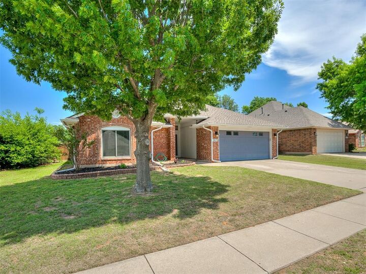 Property Photo:  917 Goshawk Drive  OK 73072 