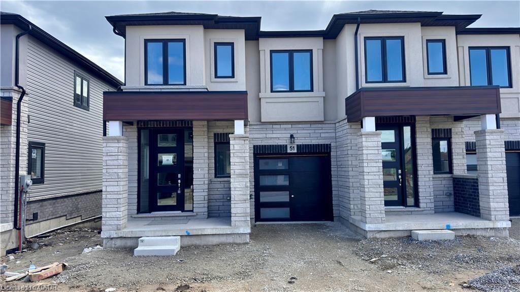 Property Photo:  155 Equestrian Way 51  ON N3E 0E8 