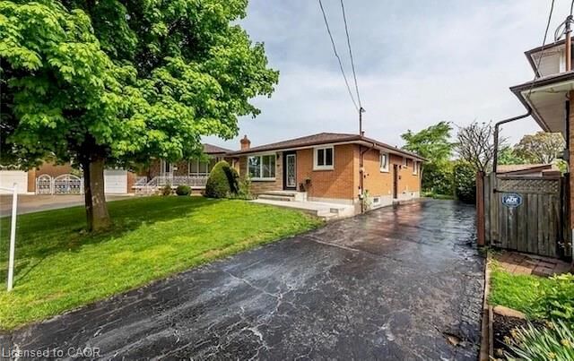 Property Photo:  10 Sandlyn Court  ON L8H 2R5 