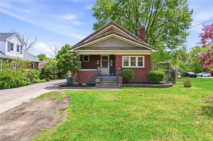 Property Photo:  392 Queenston Street  ON L2P 2X9 