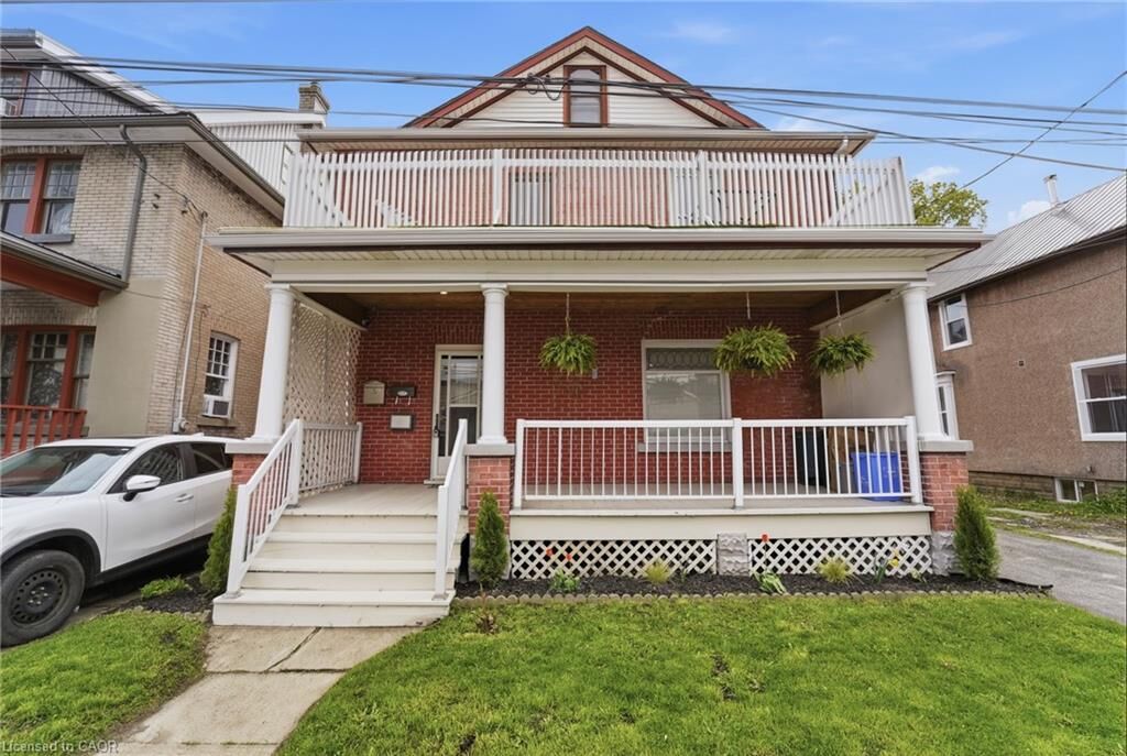 Property Photo:  15 Avenue Place  ON L3B 4B2 