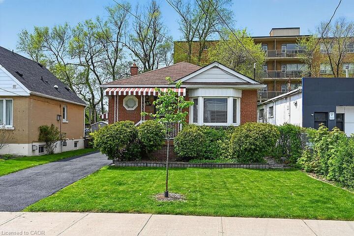 Property Photo:  954 Queensdale Avenue E  ON L8T 1H6 