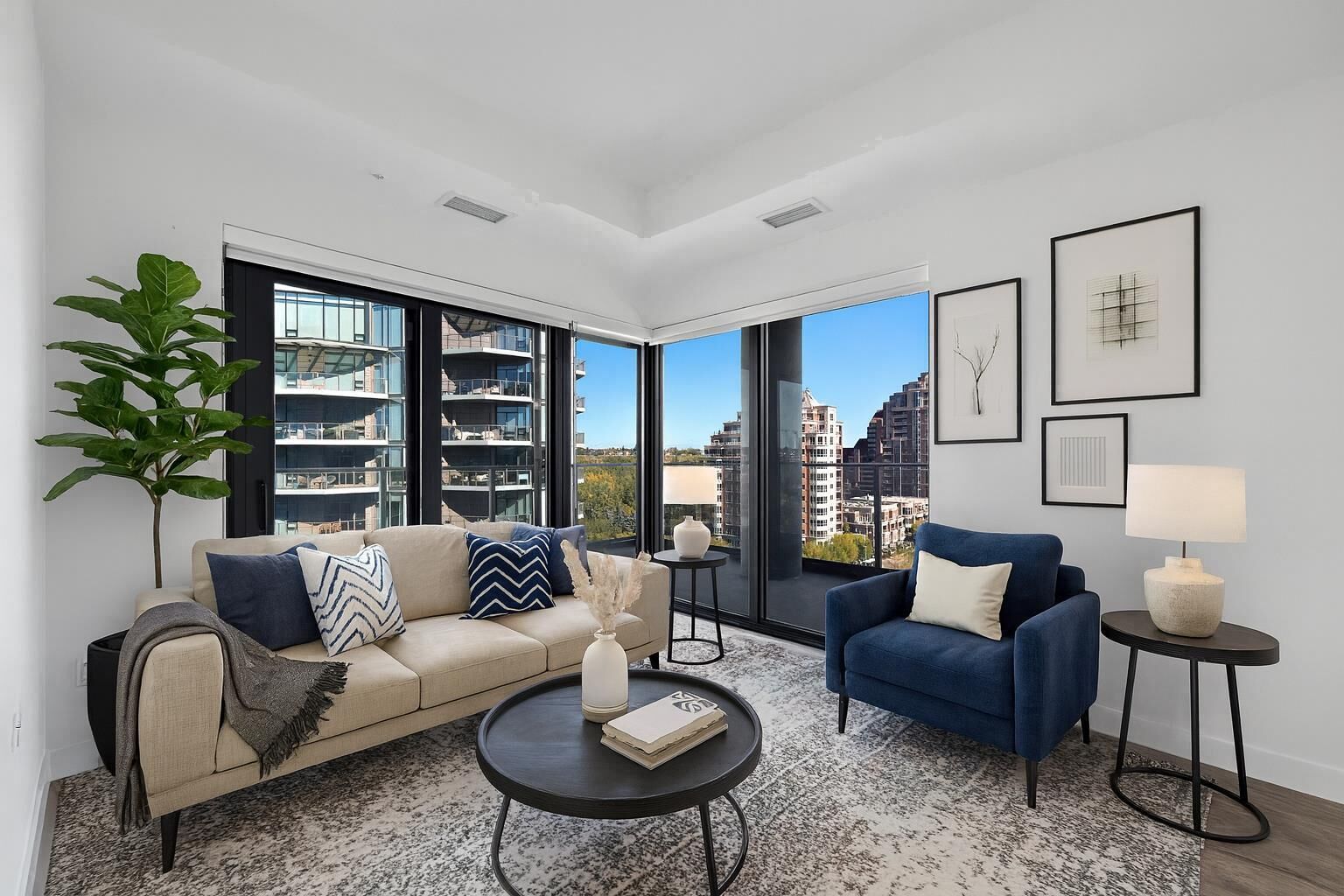 Property Photo: 730 2 Avenue SW 1102 AB T2P 1R8
