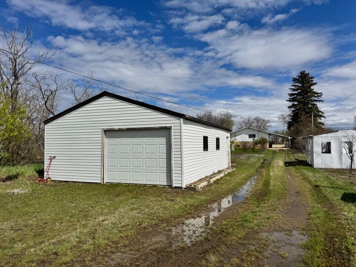 Property Photo: 9920 113 Street AB T0H 1L0
