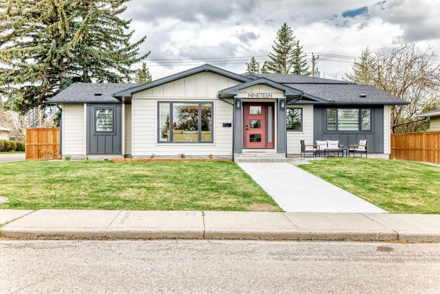 Property Photo:  19 Mackay Drive SW  AB T2V 2A3 