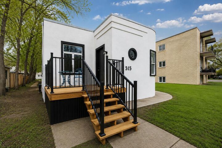 Property Photo:  315 Aberdeen Street SE  AB T1A 0R3 