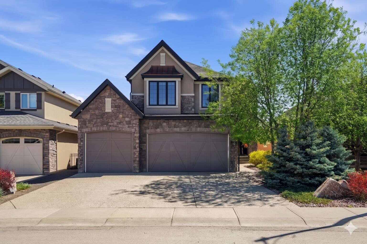 Property Photo:  12 Aspen Cliff Close SW  AB T3H 0L9 