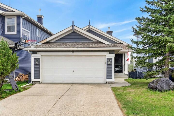 44 Bridlepost Green SW — photo 1